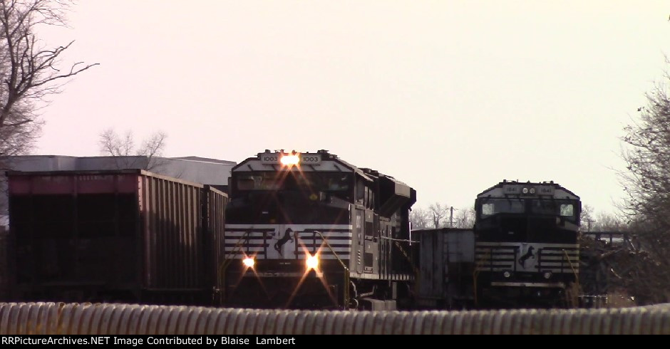 NS 431 exchanging locomotives